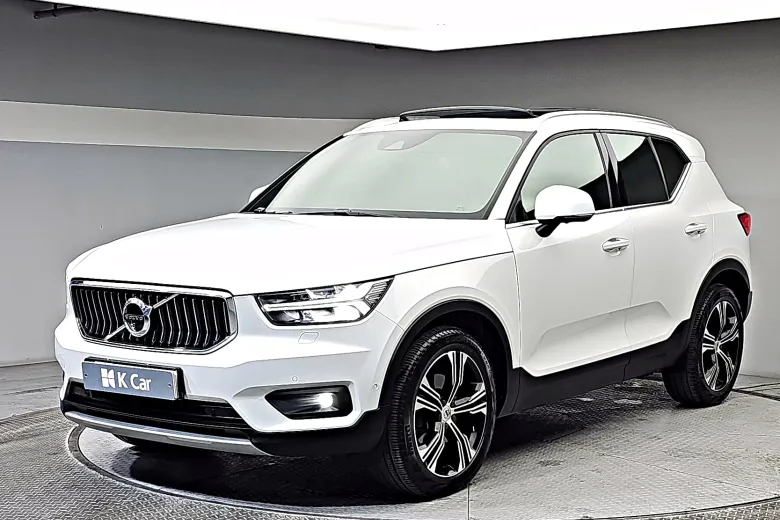 볼보 XC40 - фото 1