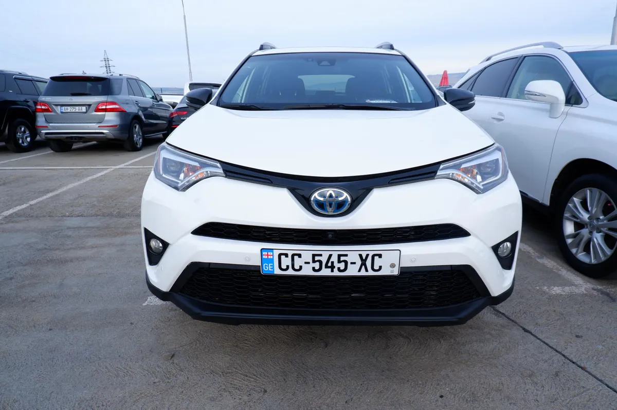 Toyota RAV 4 - фото 1