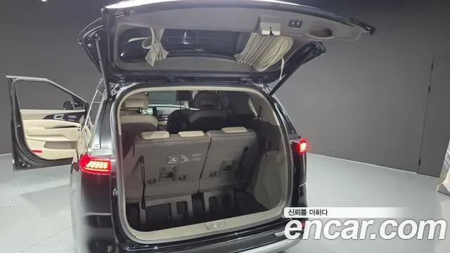 Kia Canival - фото 1