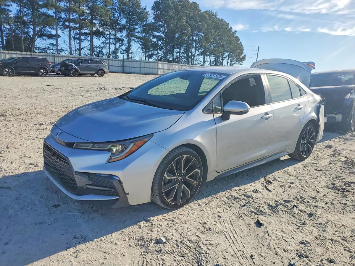 TOYOTA COROLLA SE - фото 1