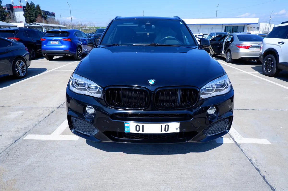 BMW X5 - фото 1
