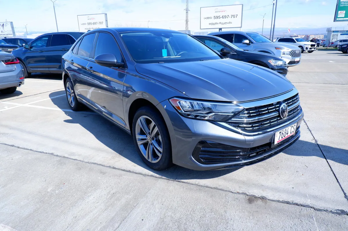 Volkswagen Jetta - фото 1