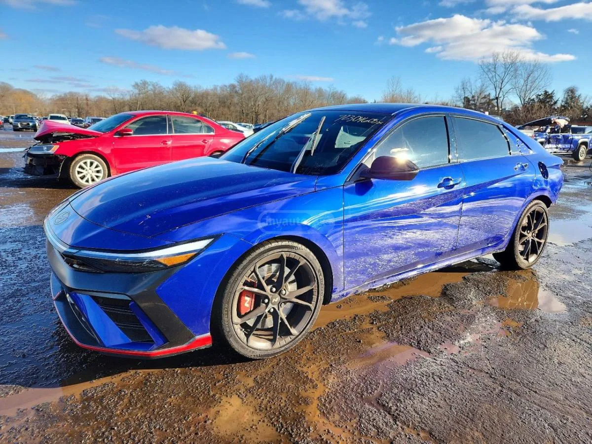 Hyundai Elantra - фото 1