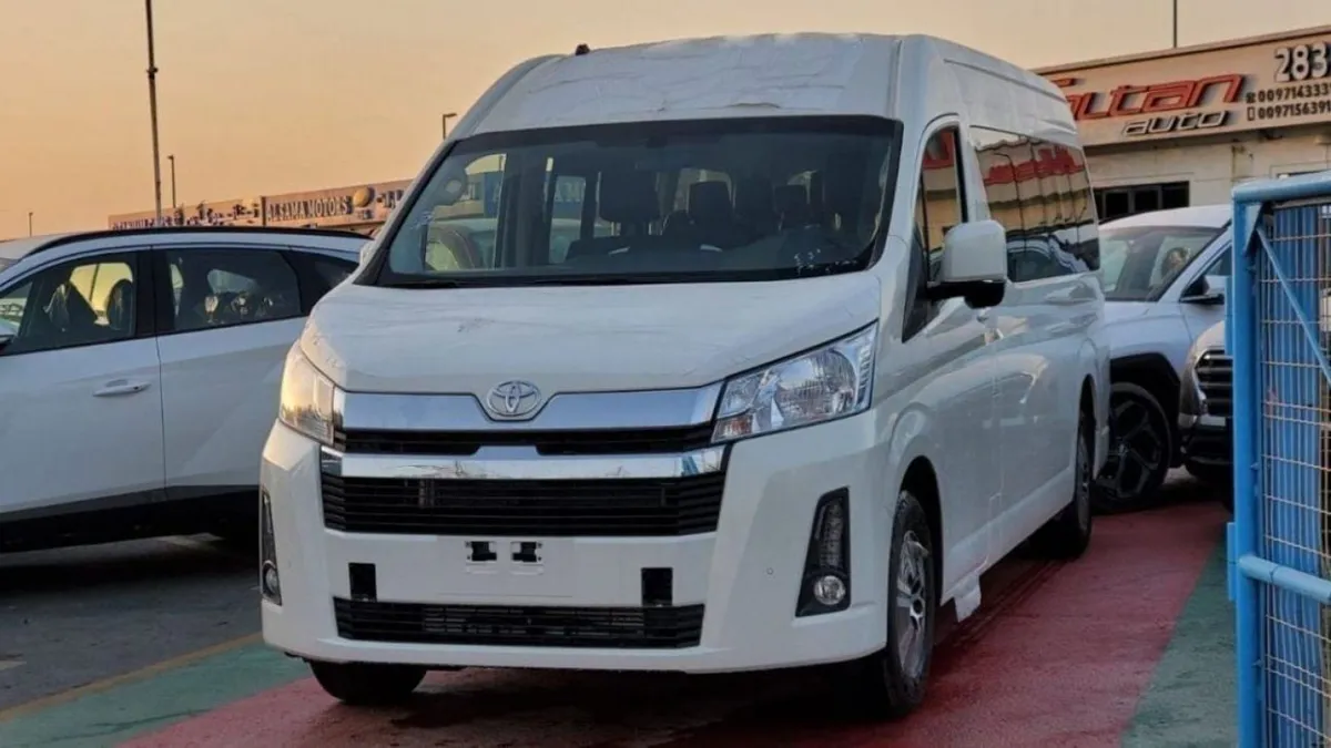 Toyota Hiace - фото 1