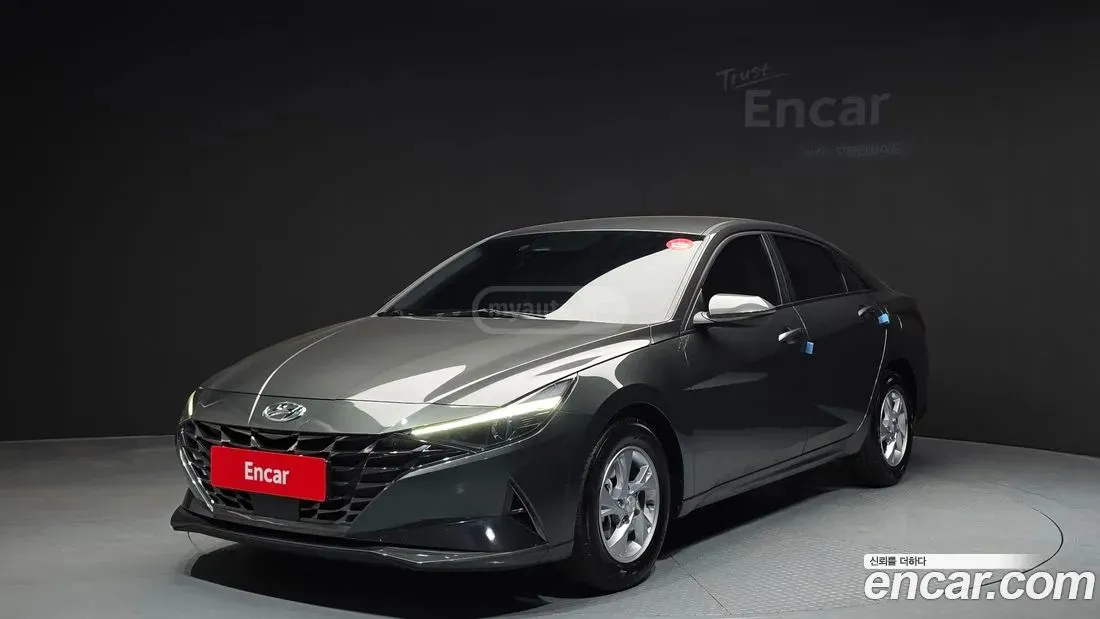 Hyundai Elantra - фото 1