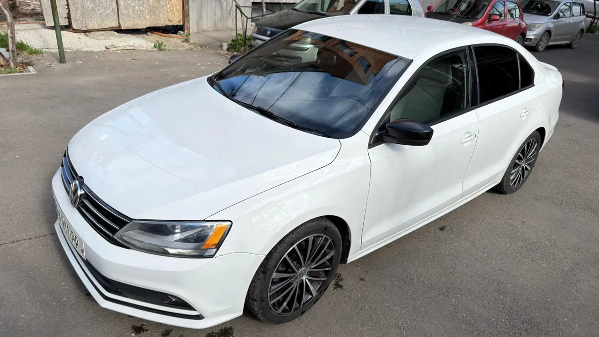 Volkswagen Jetta - фото 1