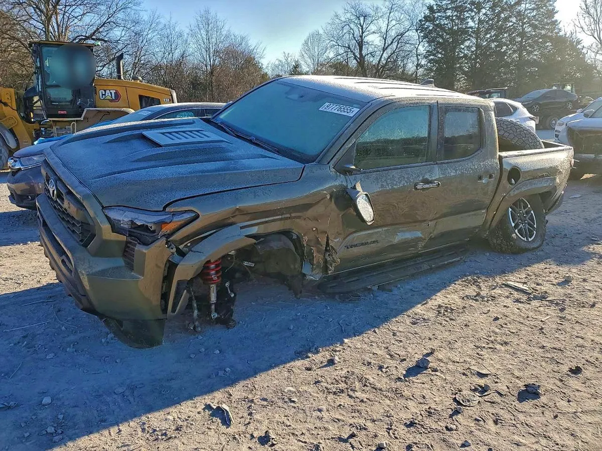 TOYOTA TACOMA - фото 1