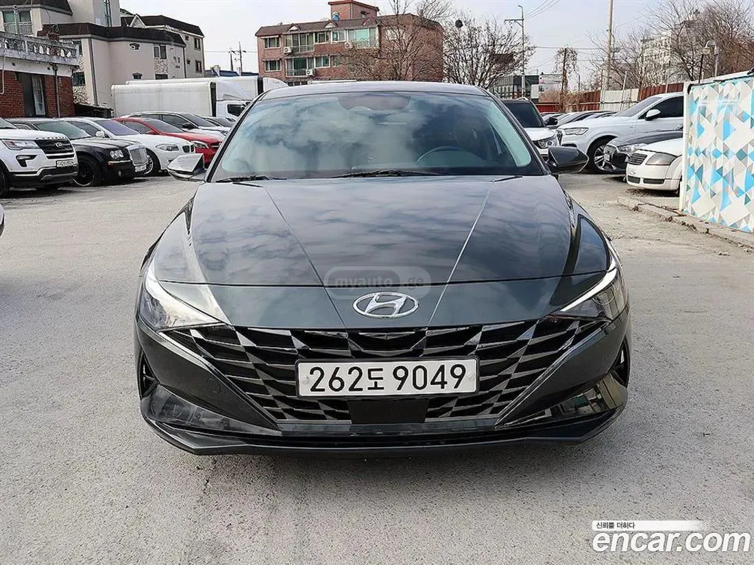 Hyundai Elantra - фото 1