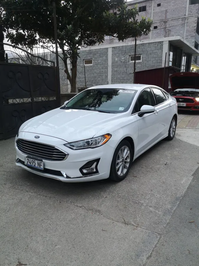 Ford Fusion - фото 1