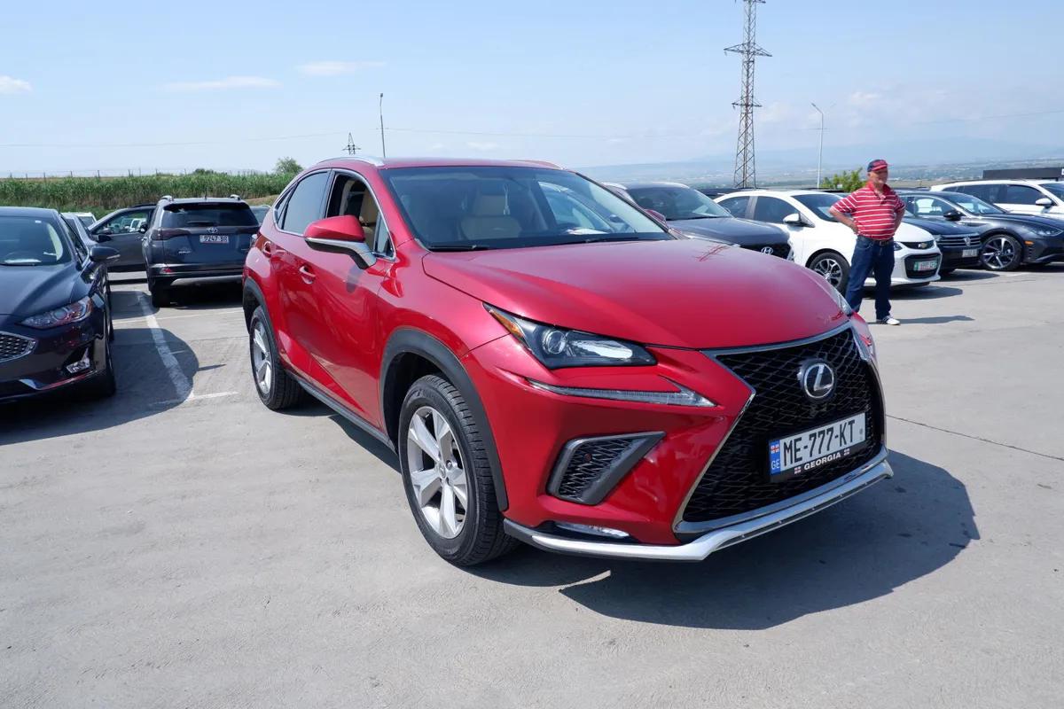 Lexus NX 200 - фото 1