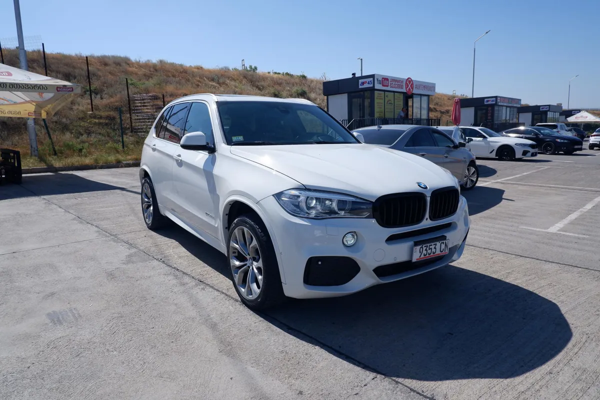 BMW X5 - фото 1