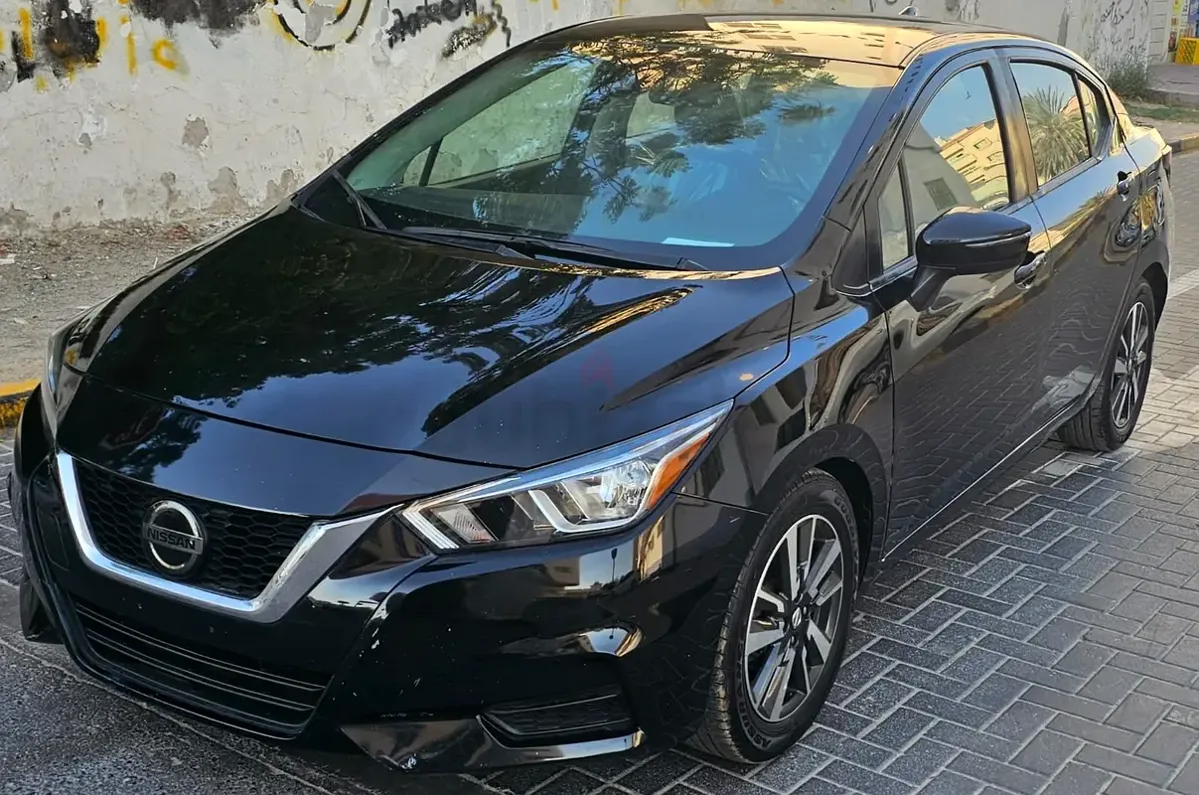 Nissan Versa - фото 1