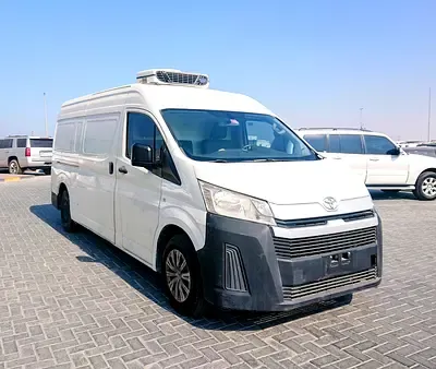 Toyota Hiace - фото 1