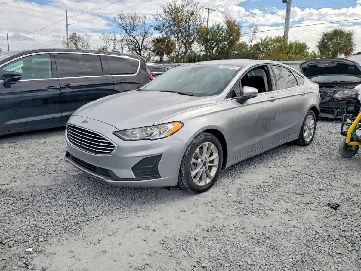 Ford Fusion - фото 1