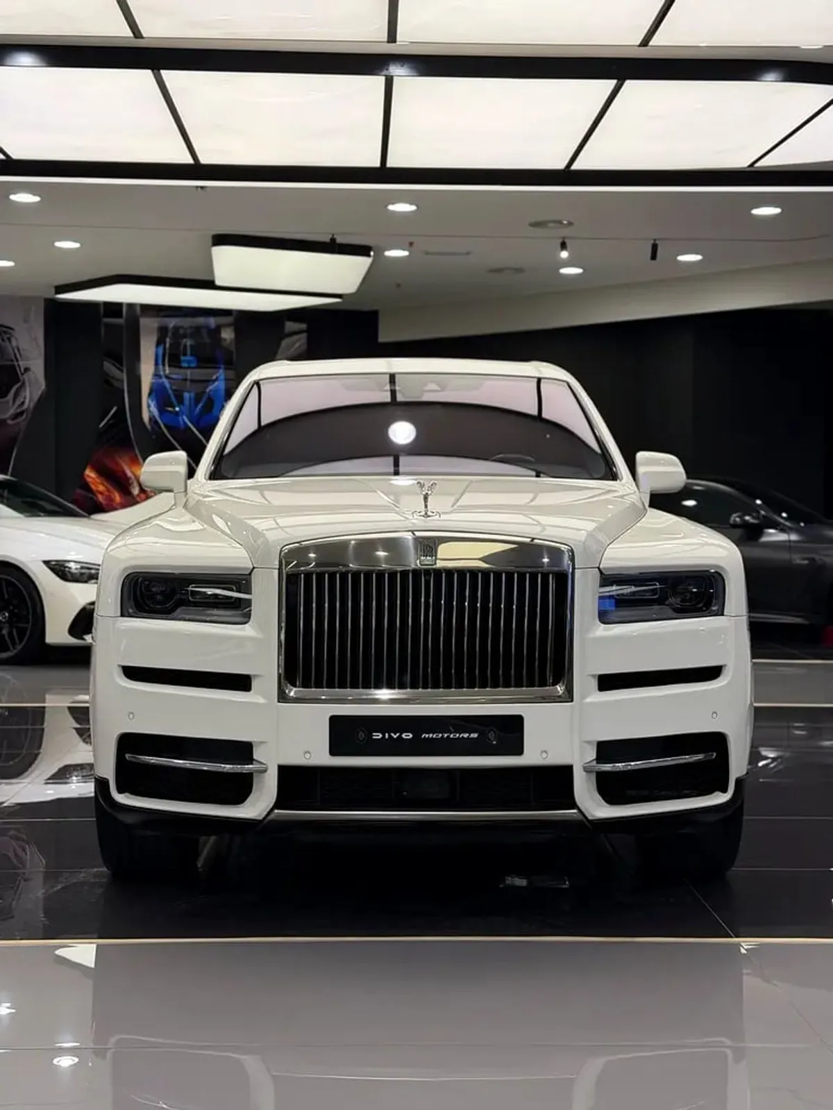 Rolls-Royce Cullinan - фото 1