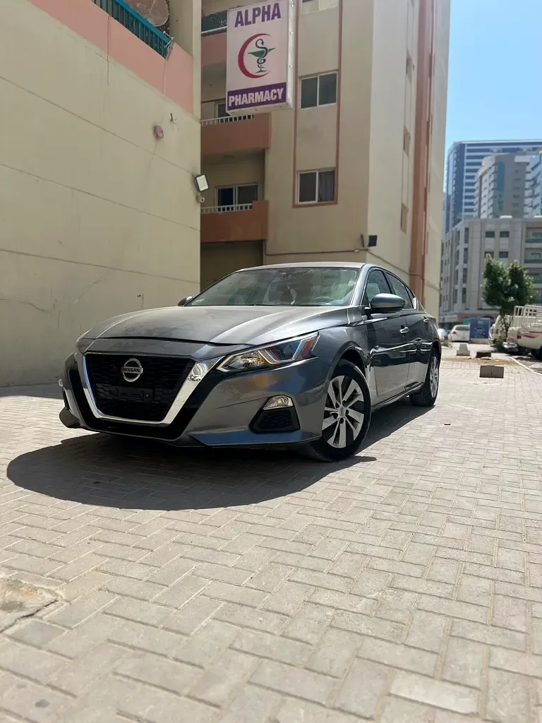 Nissan Altima - фото 1
