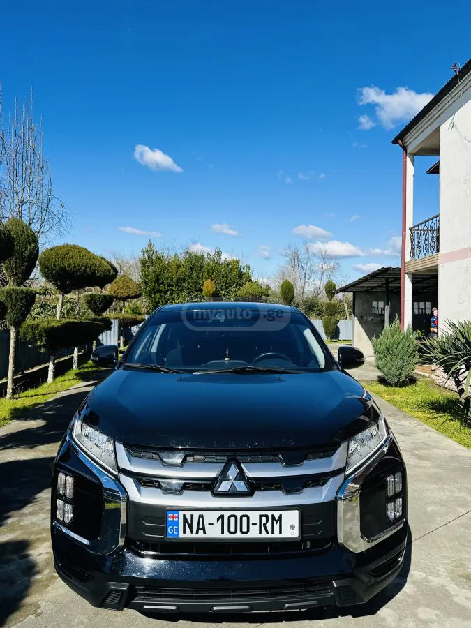 Mitsubishi Outlander - фото 1