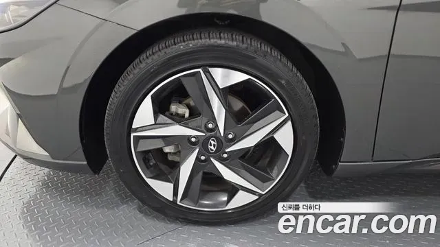 Hyundai AVANTE - фото 1