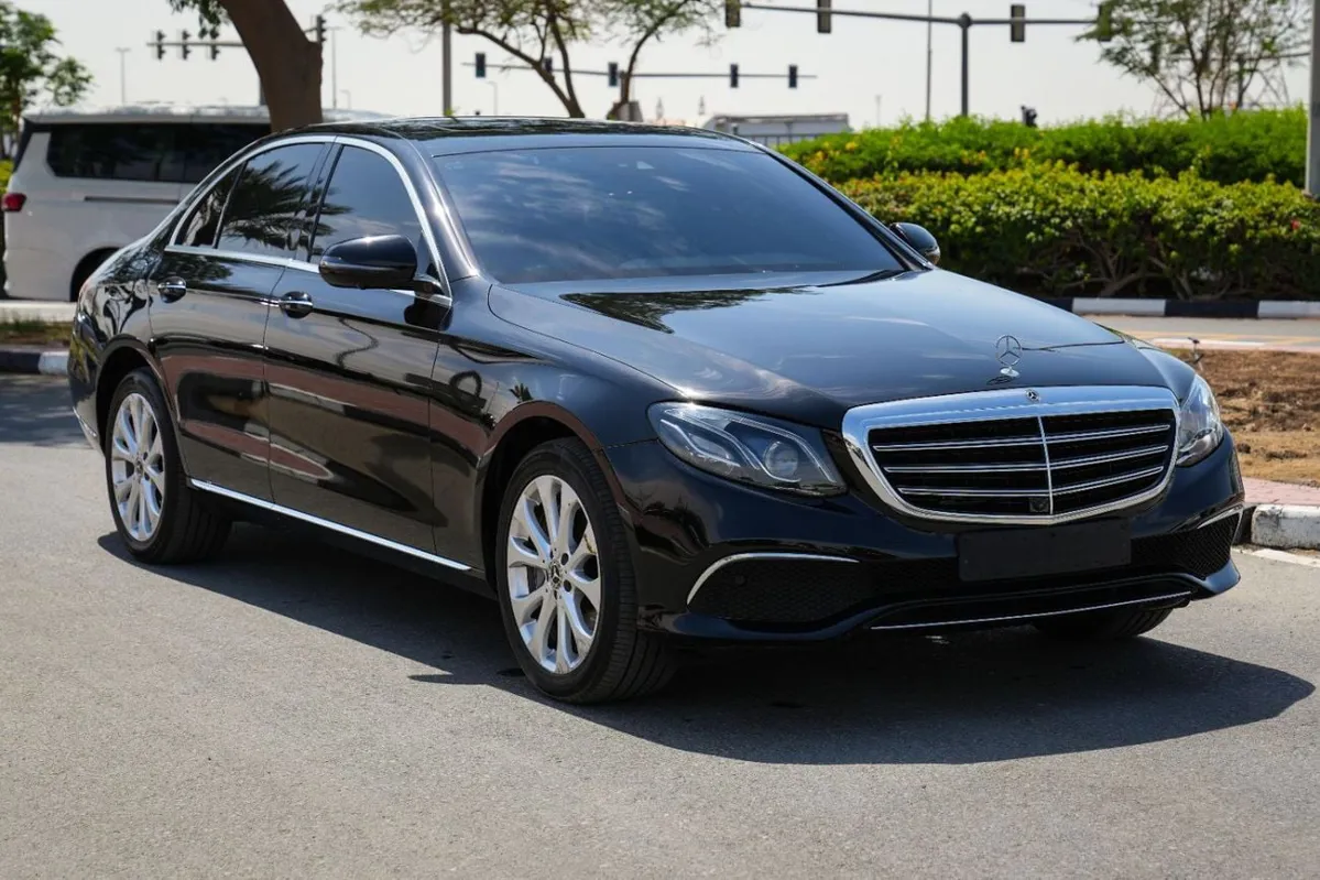 Mercedes-Benz E300 - фото 1