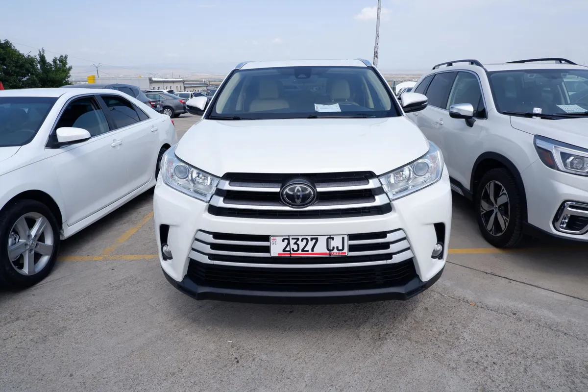 Toyota Highlander - фото 1