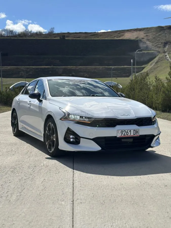 Kia K5 - фото 1