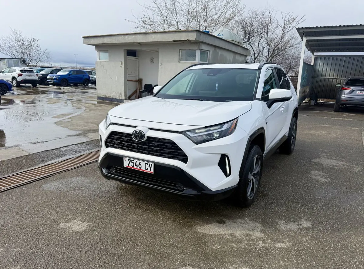 Toyota RAV 4 - фото 1