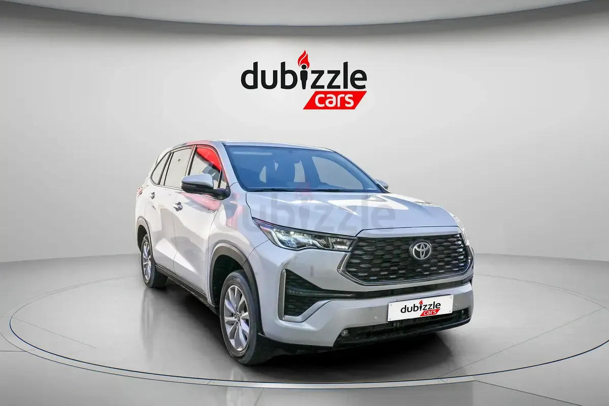 Toyota Innova - фото 1