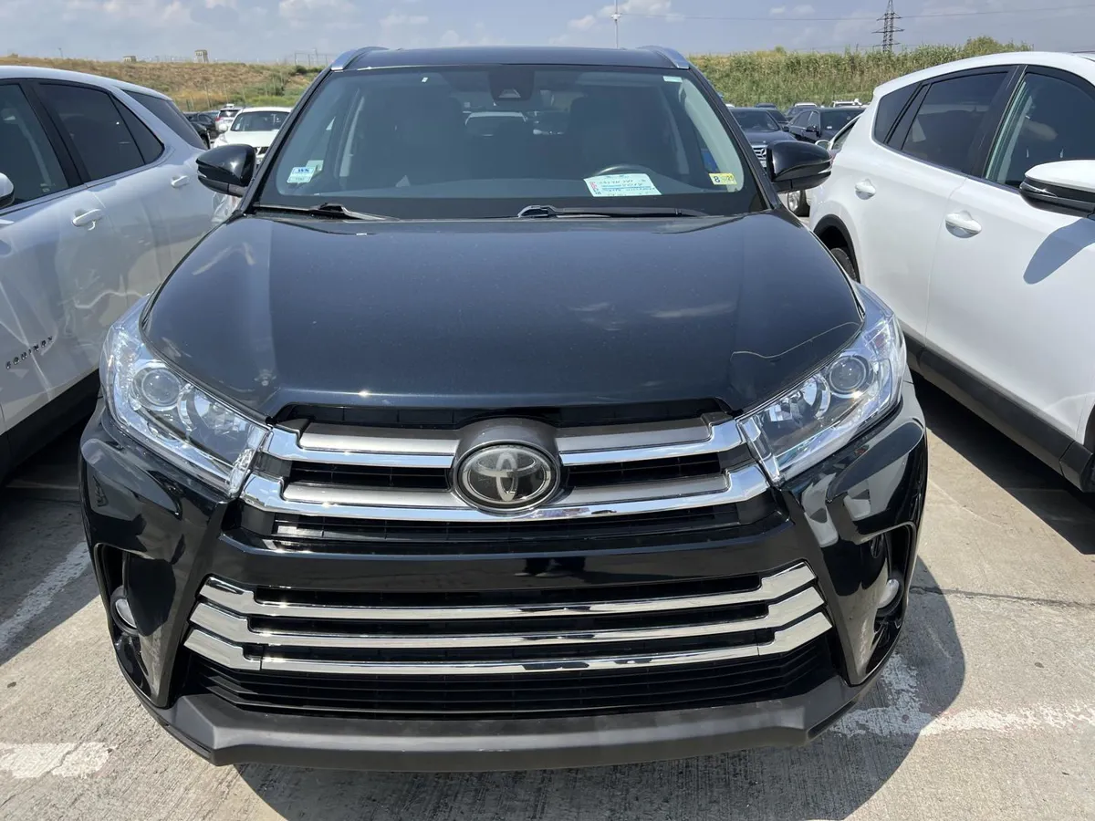 Toyota Highlander - фото 1