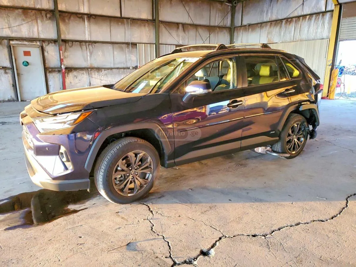 Toyota RAV 4 - фото 1