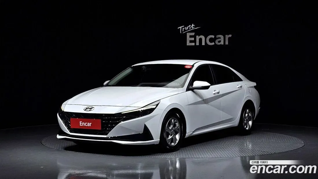 Hyundai Elantra - фото 1