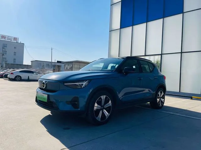 Volvo XC40 EV - фото 1