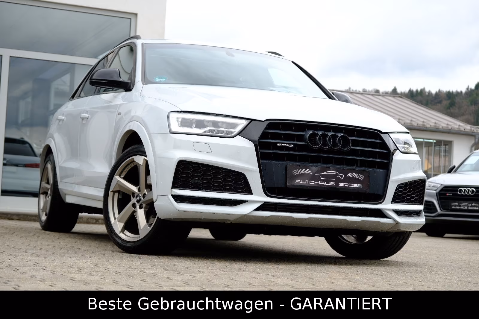 Audi Q3 - фото 1