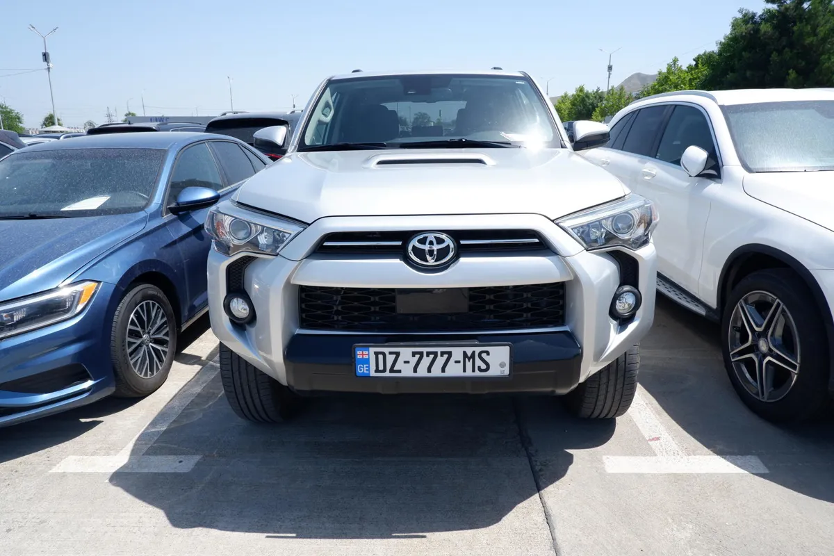 Toyota 4runner - фото 1