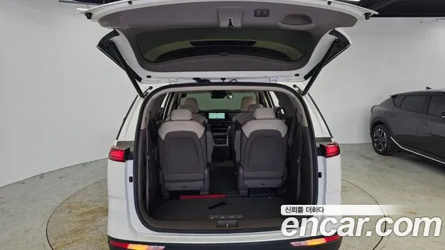 Kia Canival - фото 1