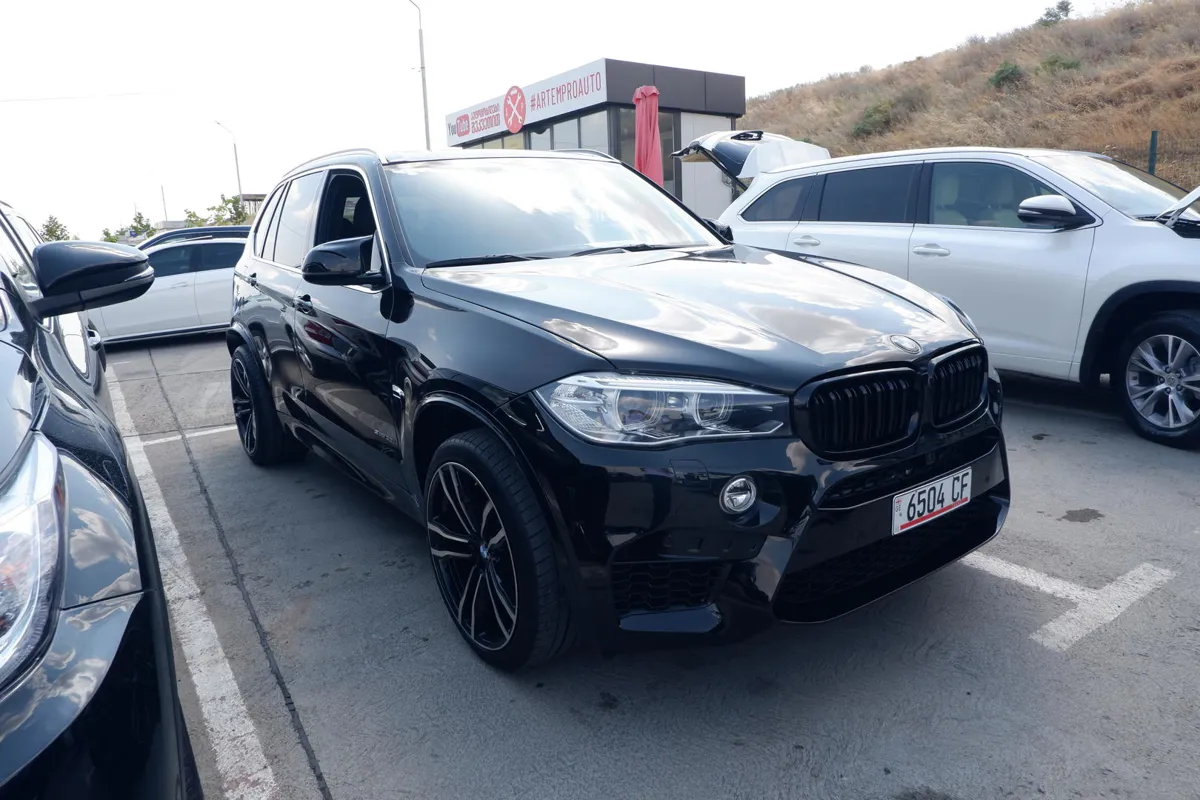 BMW X5 - фото 1