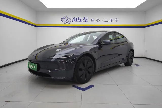 Tesla Model 3 - фото 1
