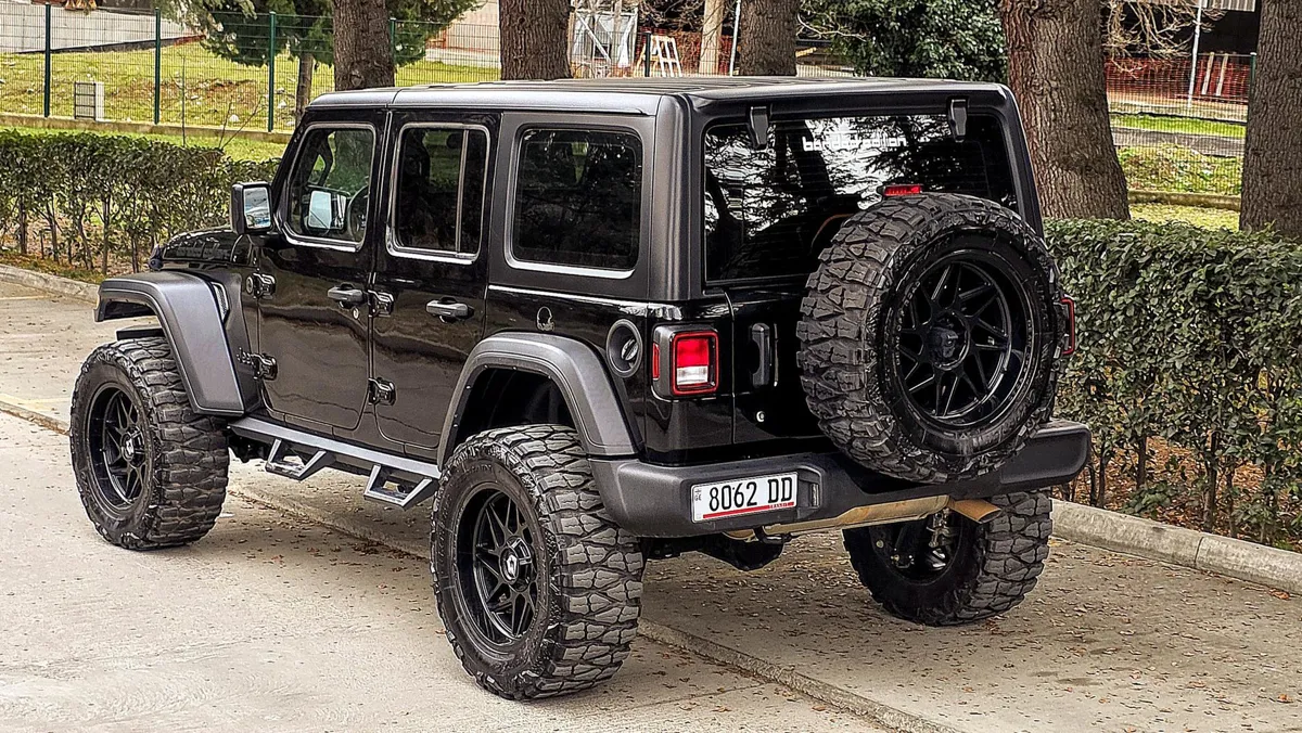Jeep Wrangler - фото 1