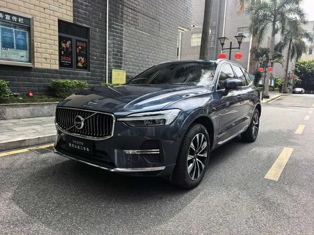 Volvo XC60 - фото 1