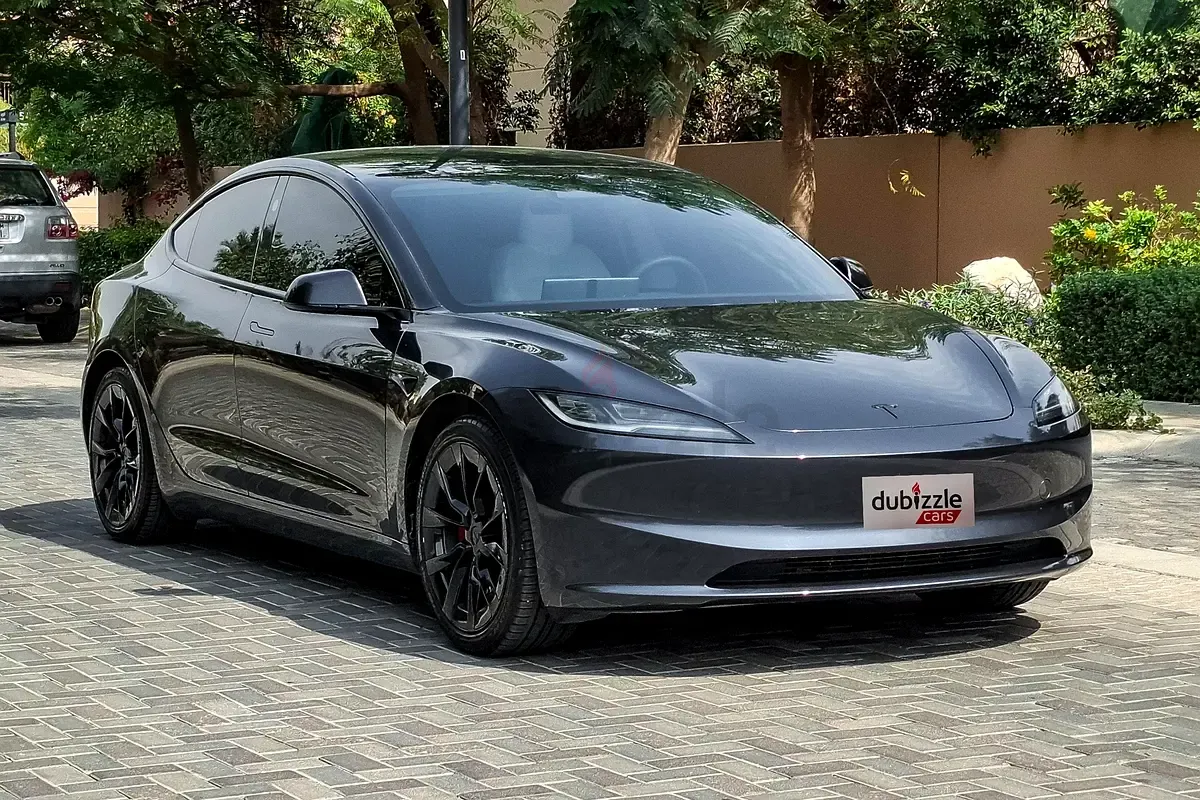 Tesla Model 3 - фото 1
