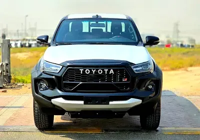 Toyota Hilux - фото 1