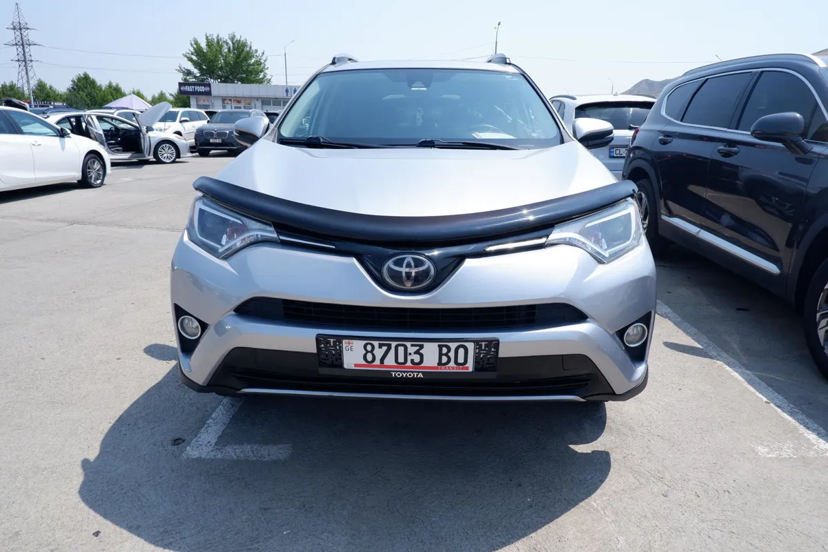 Toyota RAV 4 - фото 1