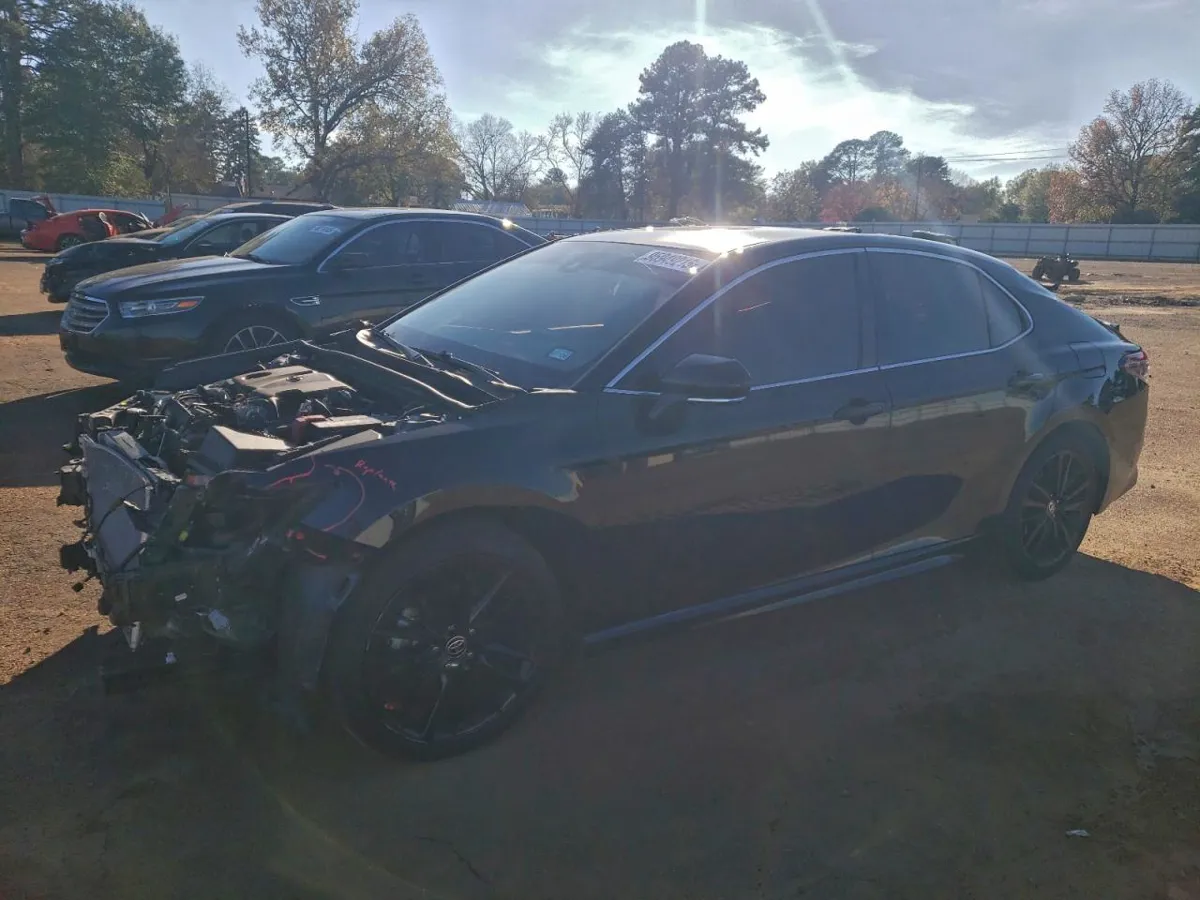 TOYOTA CAMRY - фото 1