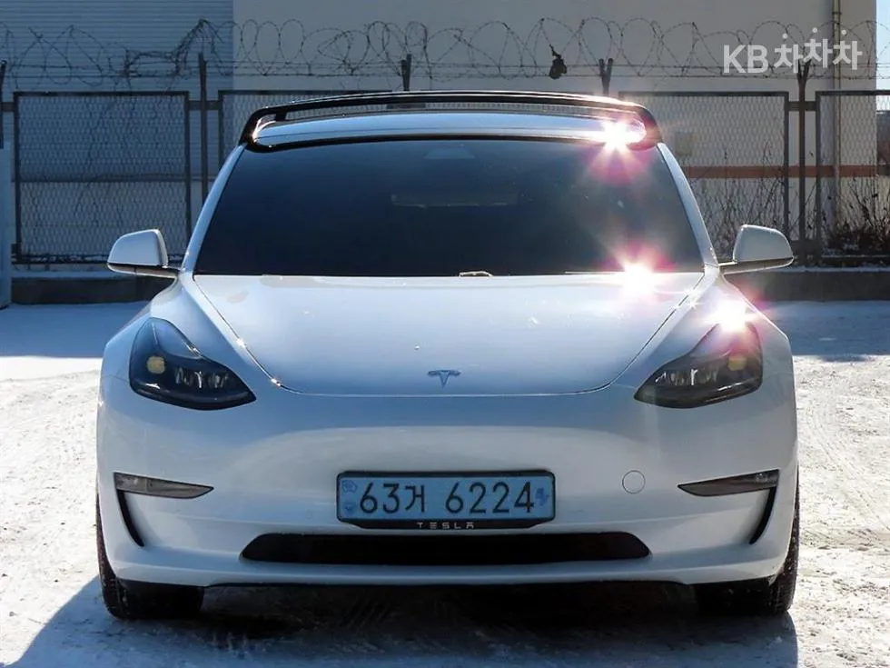 Tesla Model 3 Long Range - фото 1