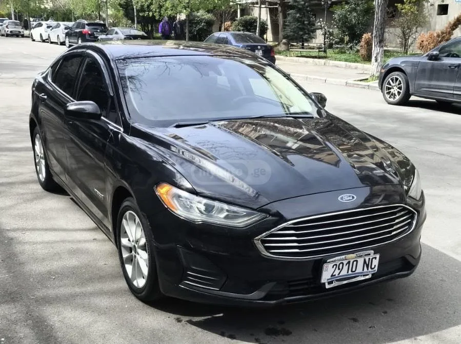 Ford Fusion - фото 1