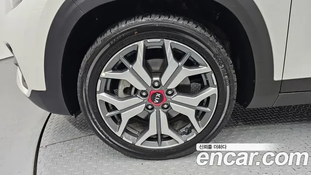 Kia Seltos - фото 1