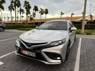 Toyota Camry - фото 1