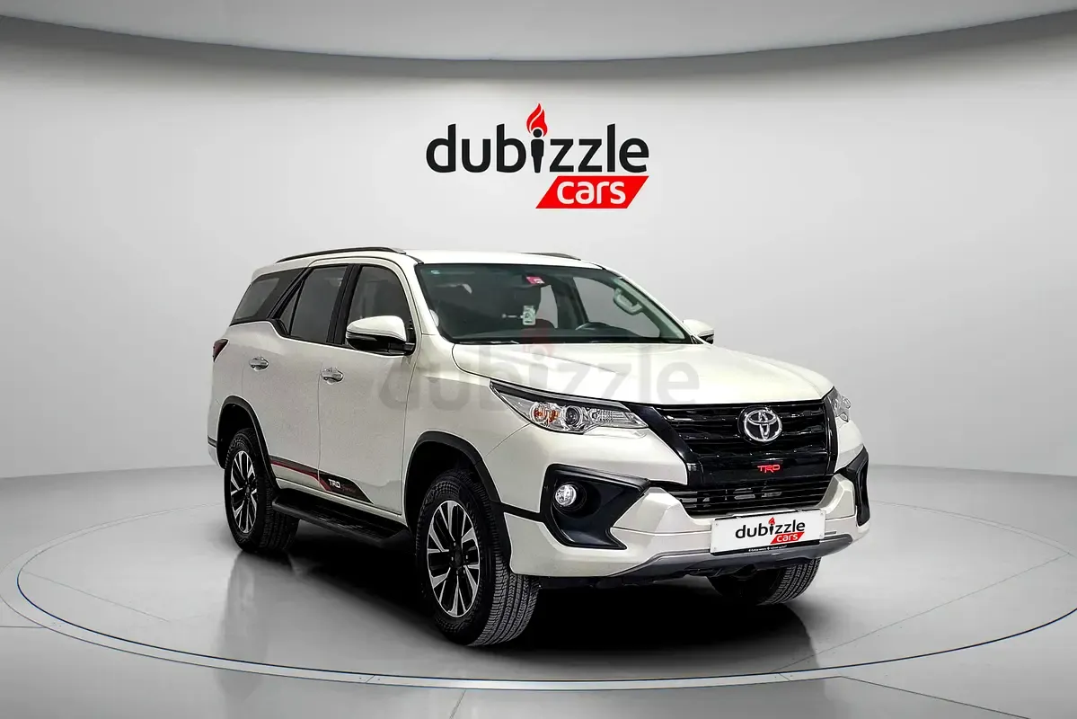 Toyota Fortuner - фото 1