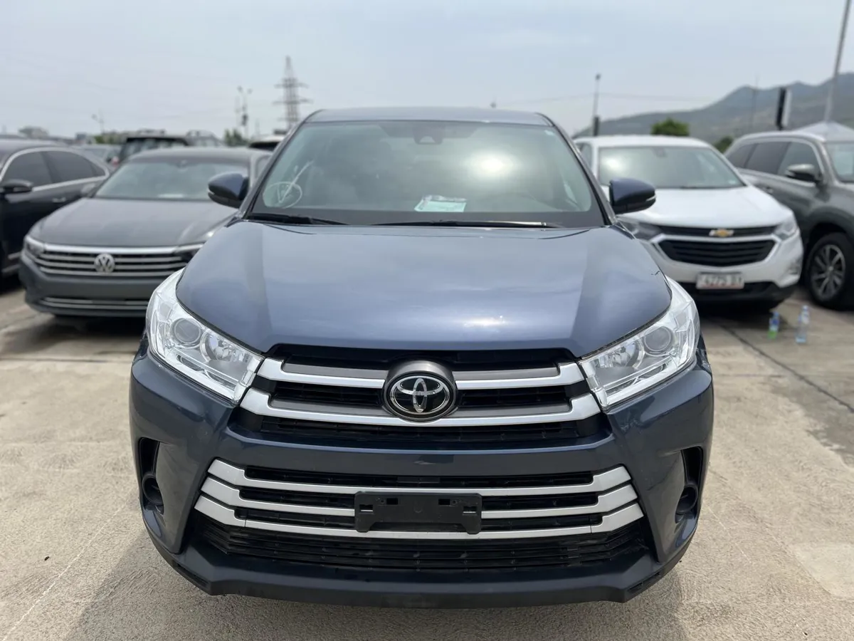 Toyota Highlander - фото 1