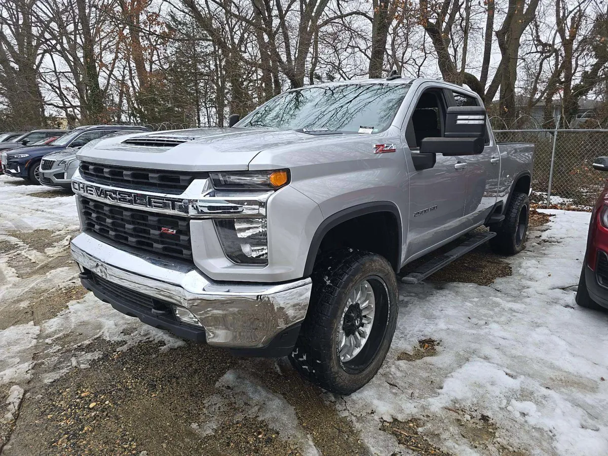 Chevrolet Silverado 2500HD LT - фото 1