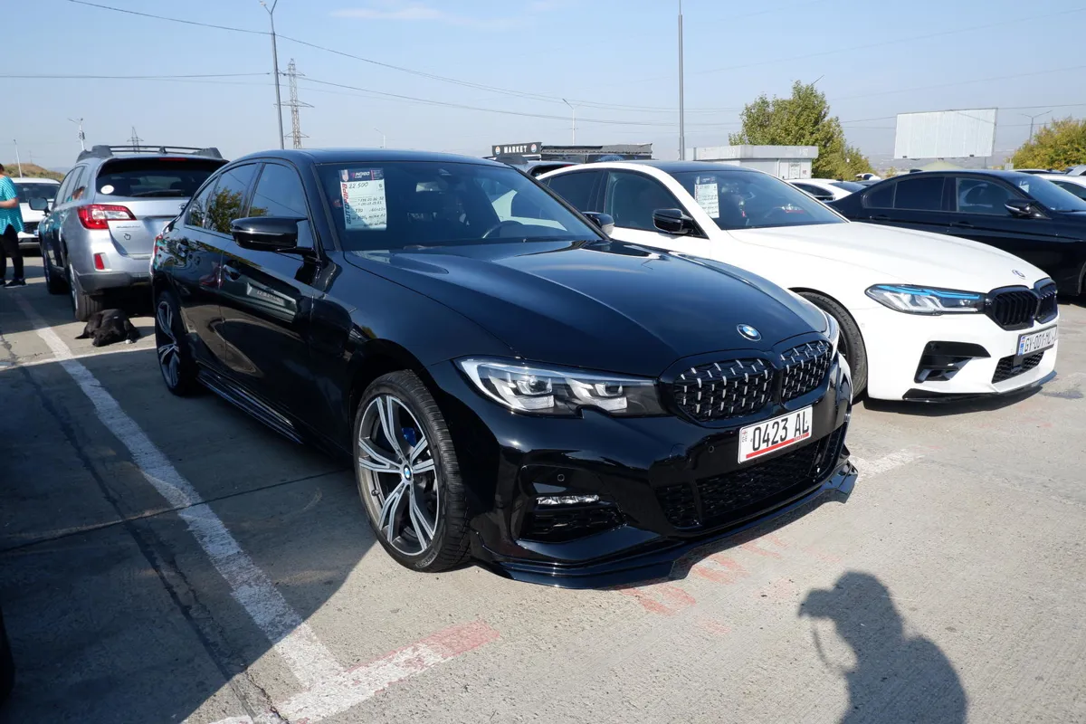 BMW 330 - фото 1